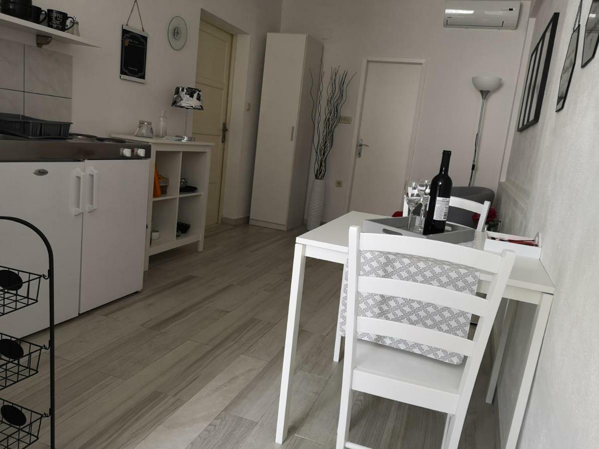 Apartments And Rooms Villa Dona ماكارسكا المظهر الخارجي الصورة
